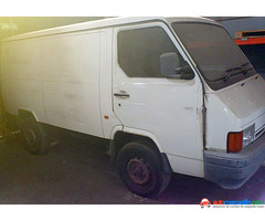 Nissan Trade 2000