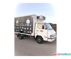 Nissan Trade 100