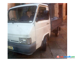 Nissan Trade. 1999