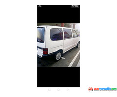 Nisan Serena 1999