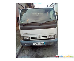 Nissan NISSAN CABSTAR 6 PLAZAS   del 2005