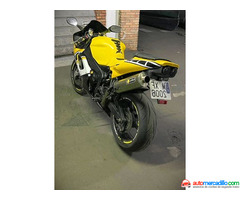 Yamaha R1   1999